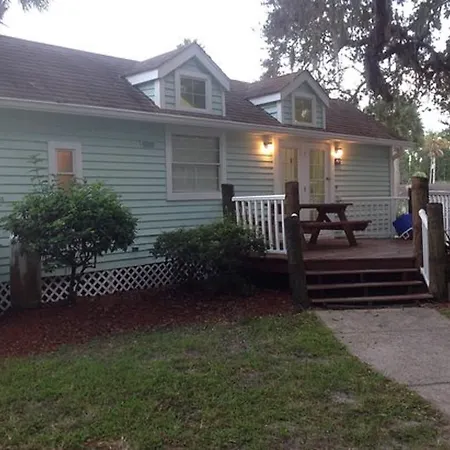 Tropical Palms Premium Two-Bedroom Loft Cottage 77